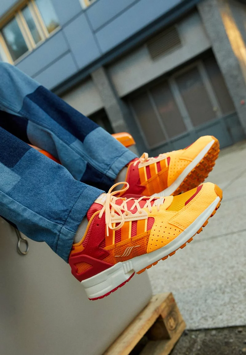 Adidas Originals ZX 10,000 C FLAVOR PACK UNISEX - Sneaker Low - Tactile Red/eqt Orange/flash Orange – Bild 2