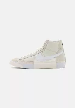 Nike Sportswear BLAZER MID 77 PRO CLUB - Sneaker High - Light Bone/white/phantom/summit White/sail/team Orange